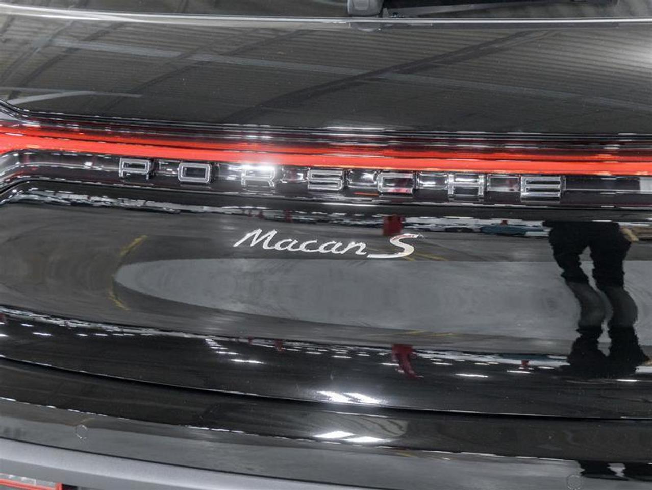 2026 Porsche Macan  Photo