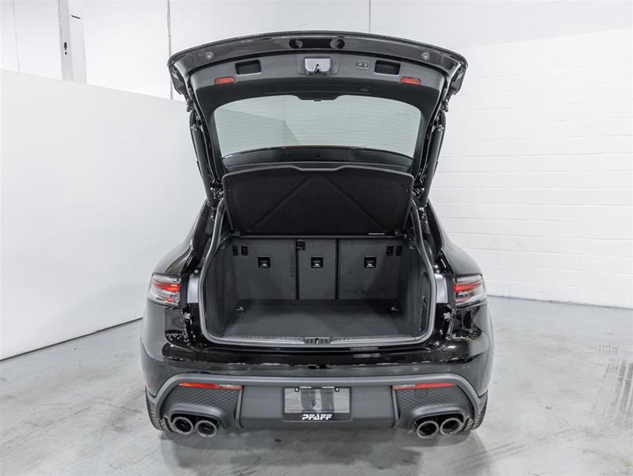 2026 Porsche Macan  Photo