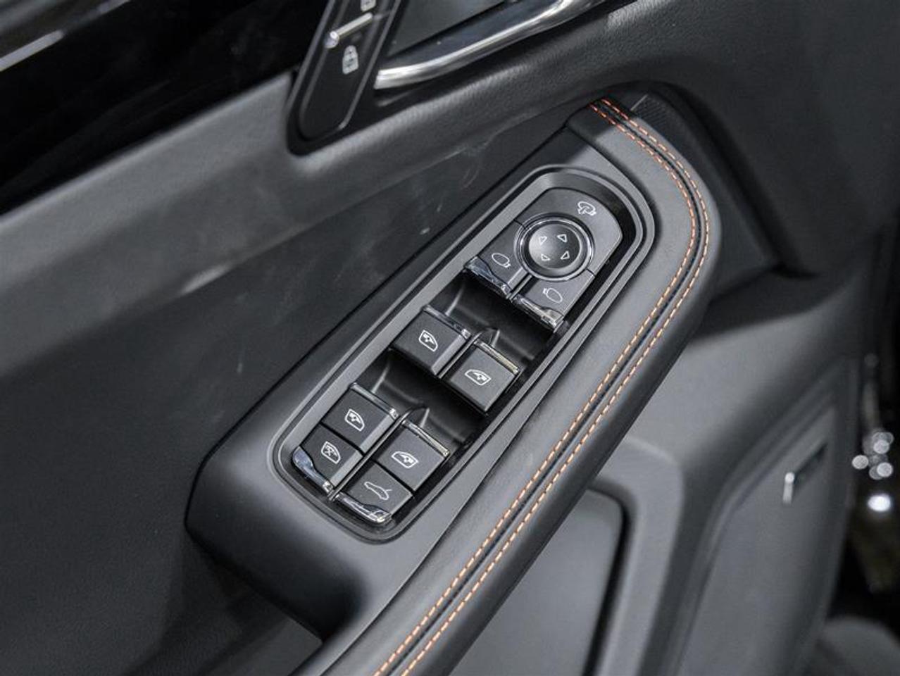 2026 Porsche Macan  Photo