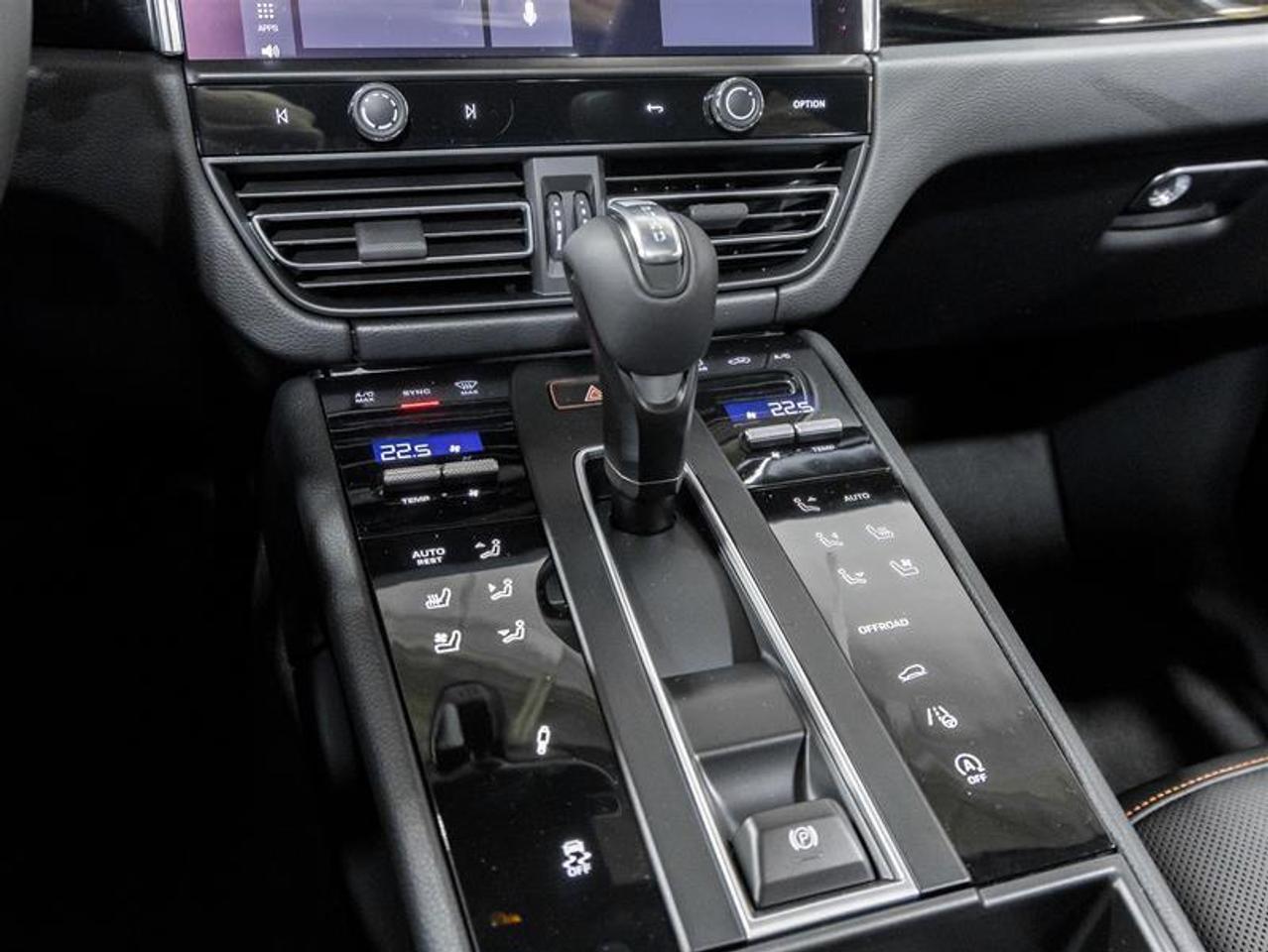 2026 Porsche Macan  Photo