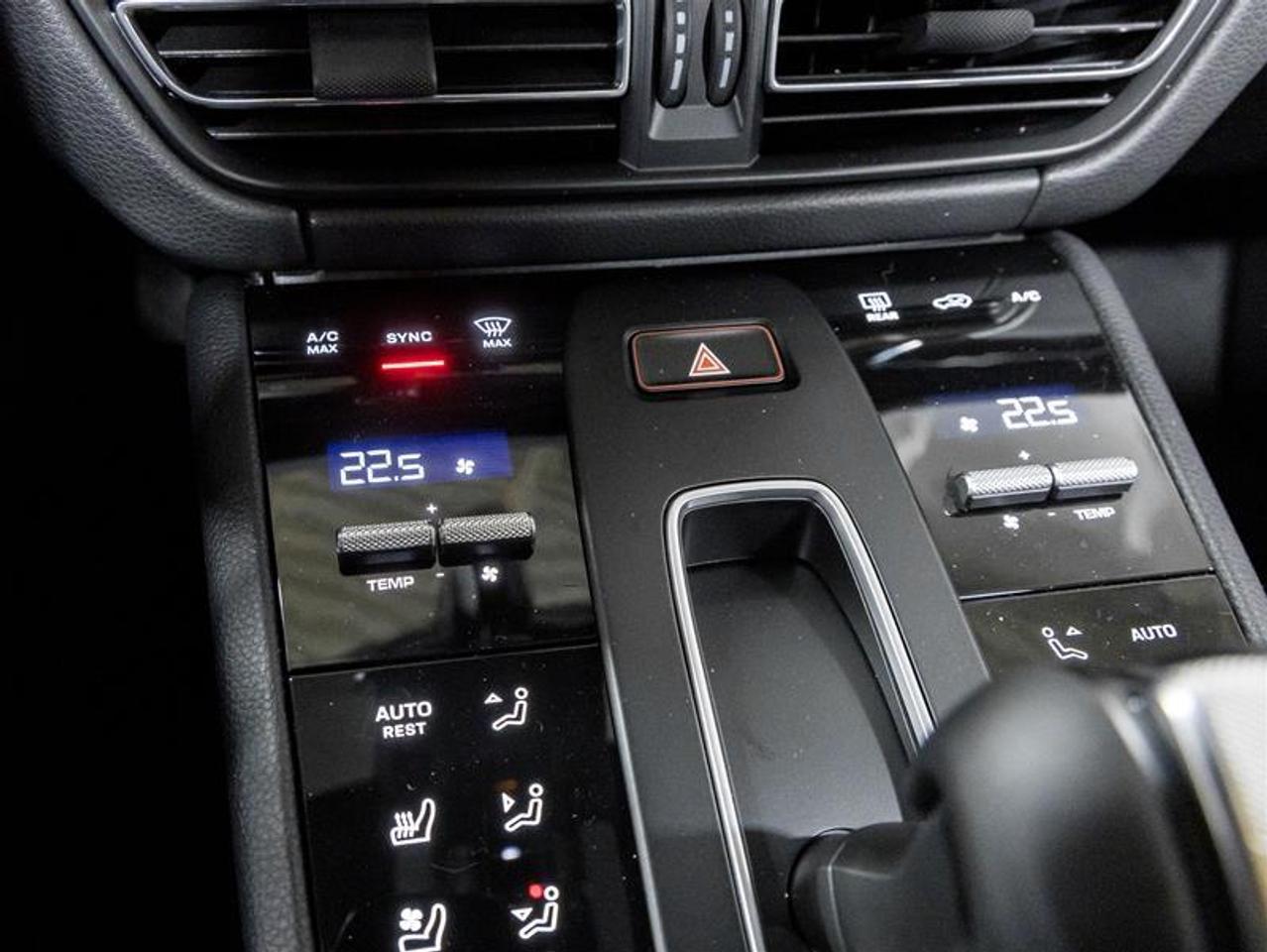 2026 Porsche Macan  Photo