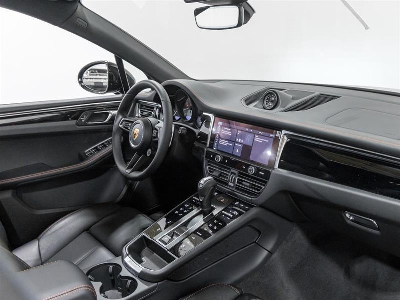 2026 Porsche Macan  Photo