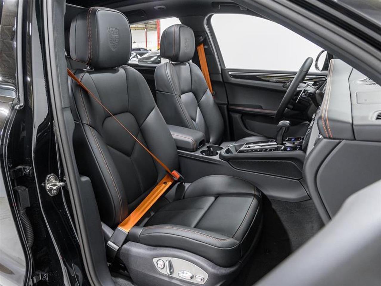2026 Porsche Macan  Photo