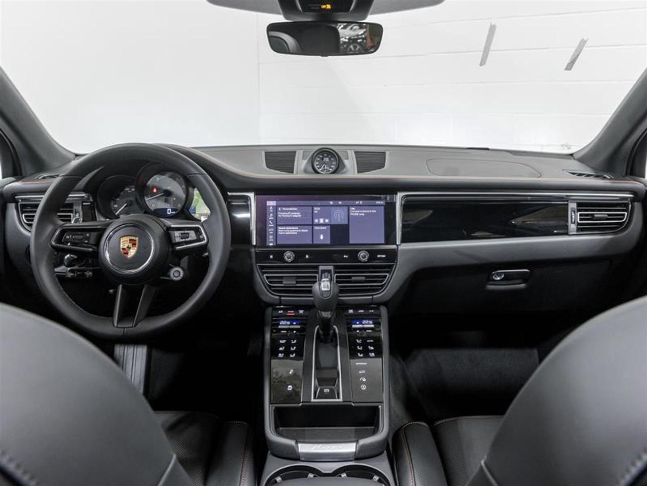 2026 Porsche Macan  Photo