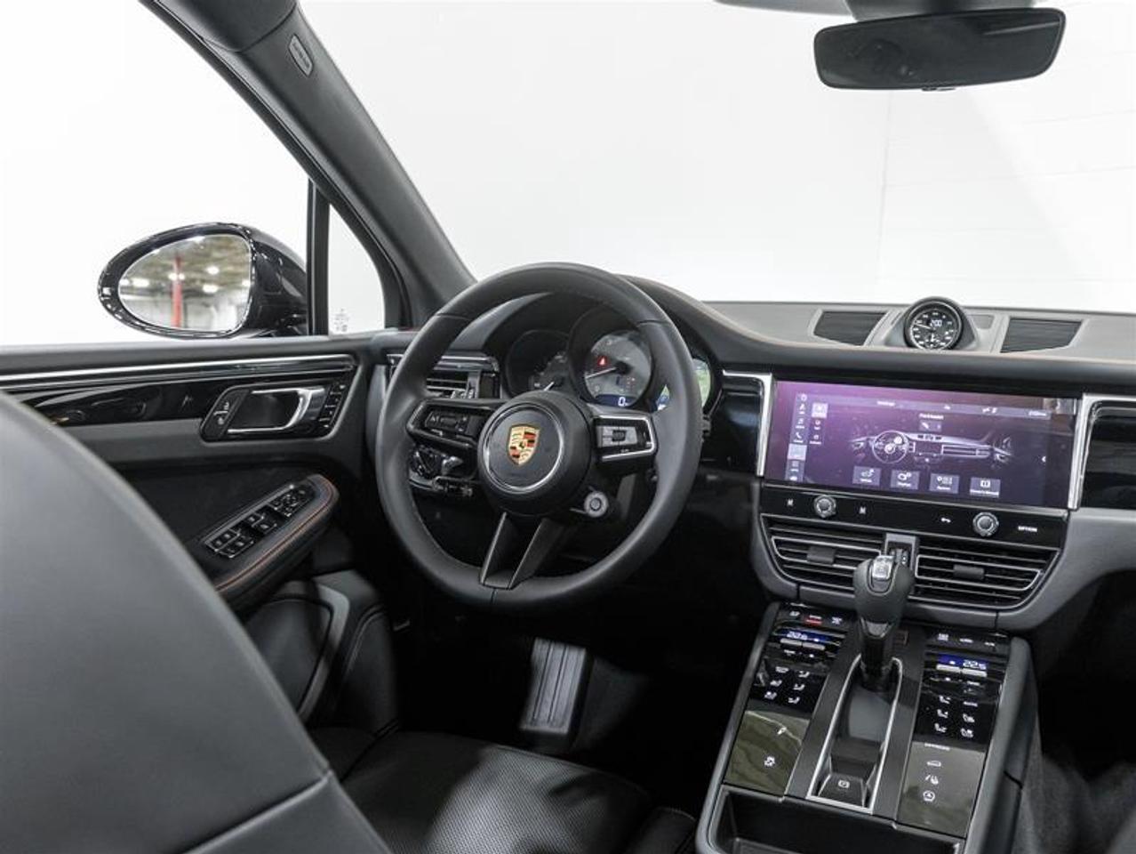 2026 Porsche Macan  Photo