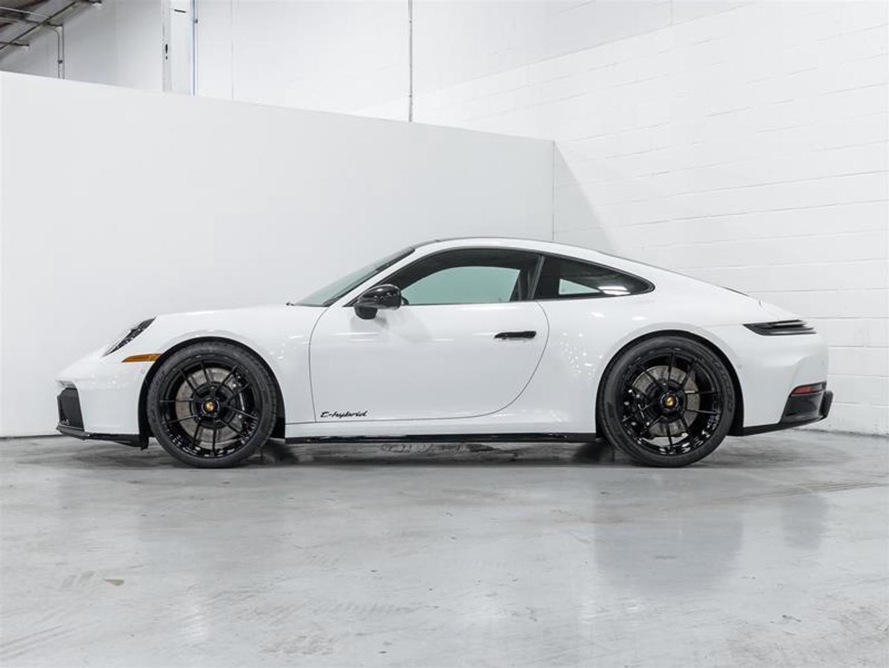2026 Porsche 911  Photo3