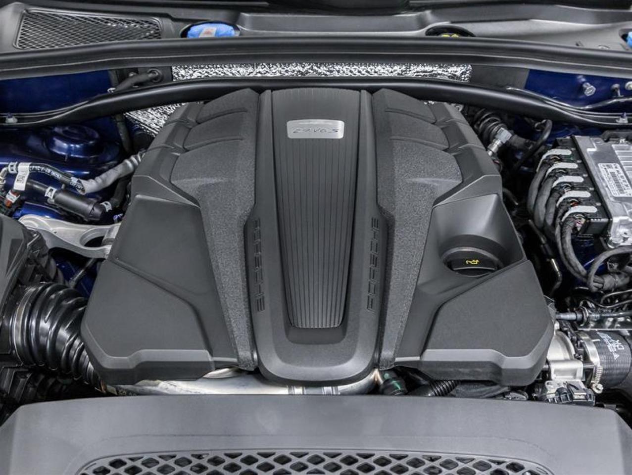 2026 Porsche Macan  Photo2