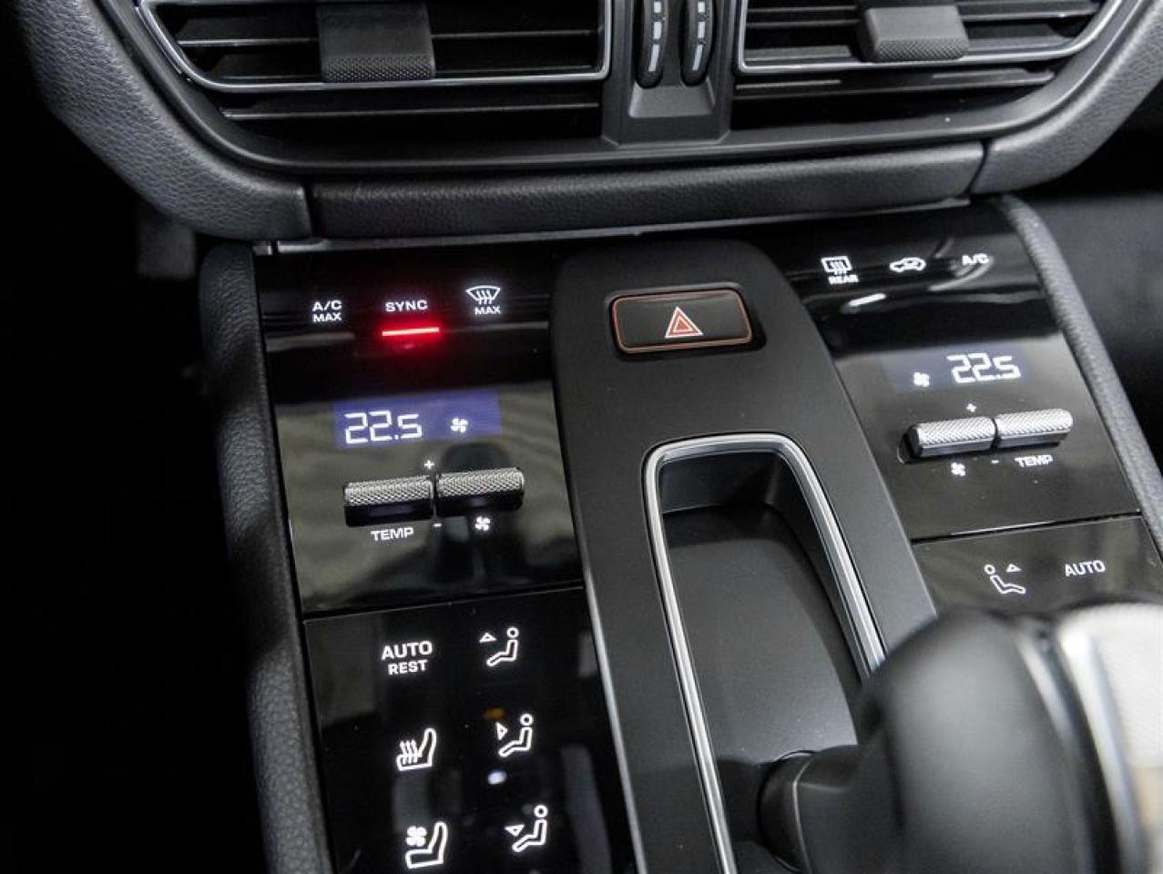 2026 Porsche Macan  Photo