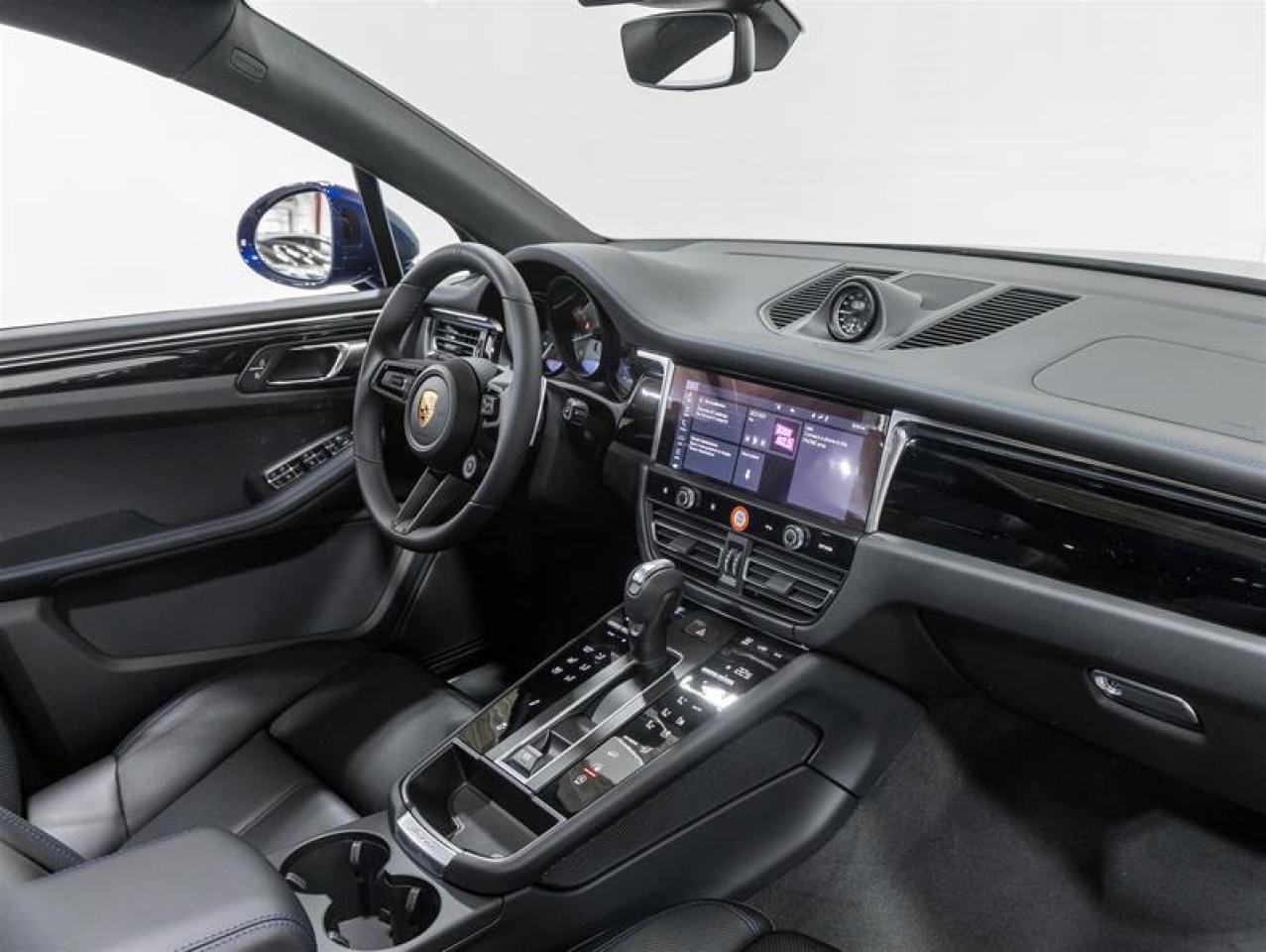 2026 Porsche Macan  Photo