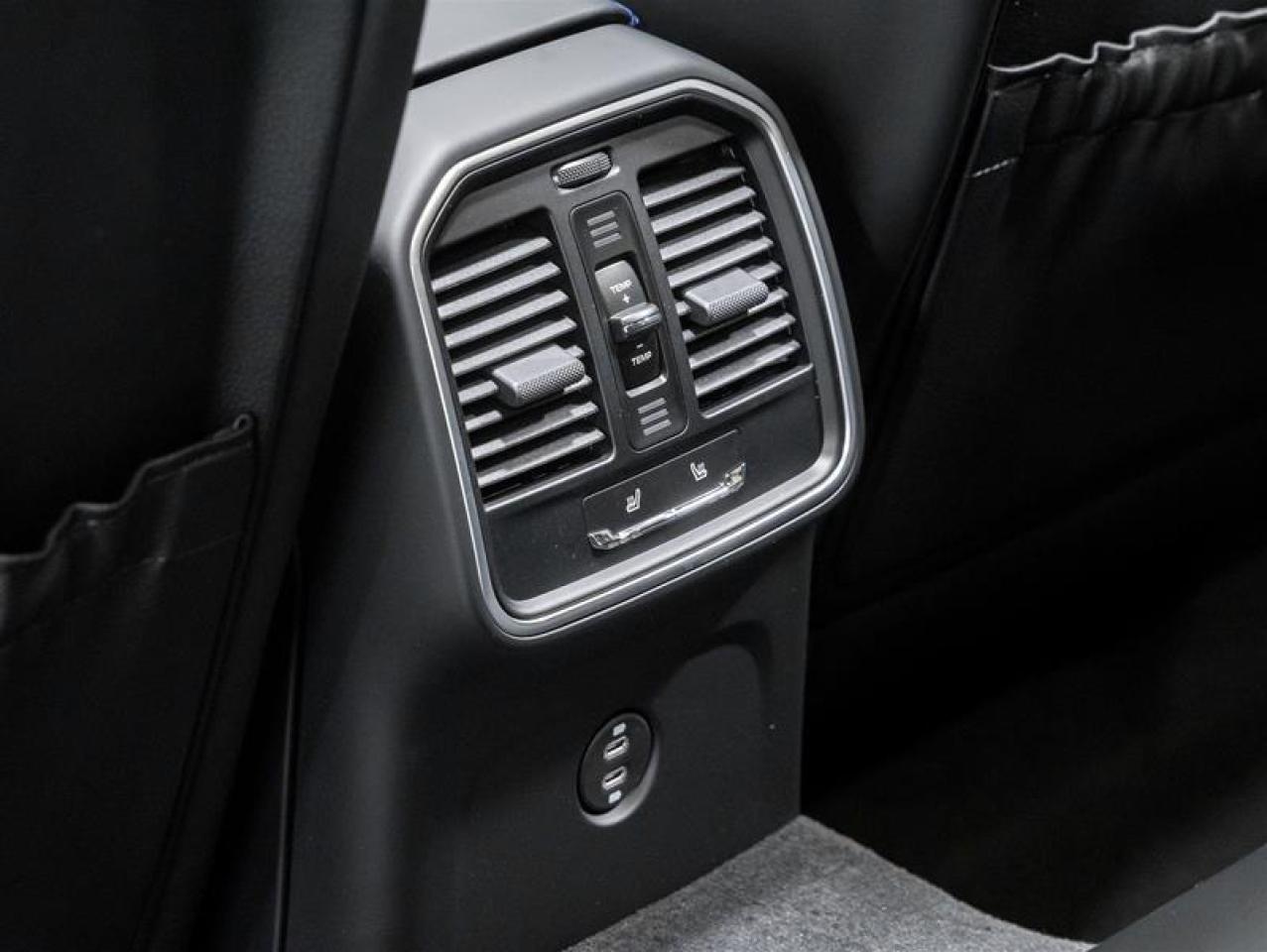 2026 Porsche Macan  Photo