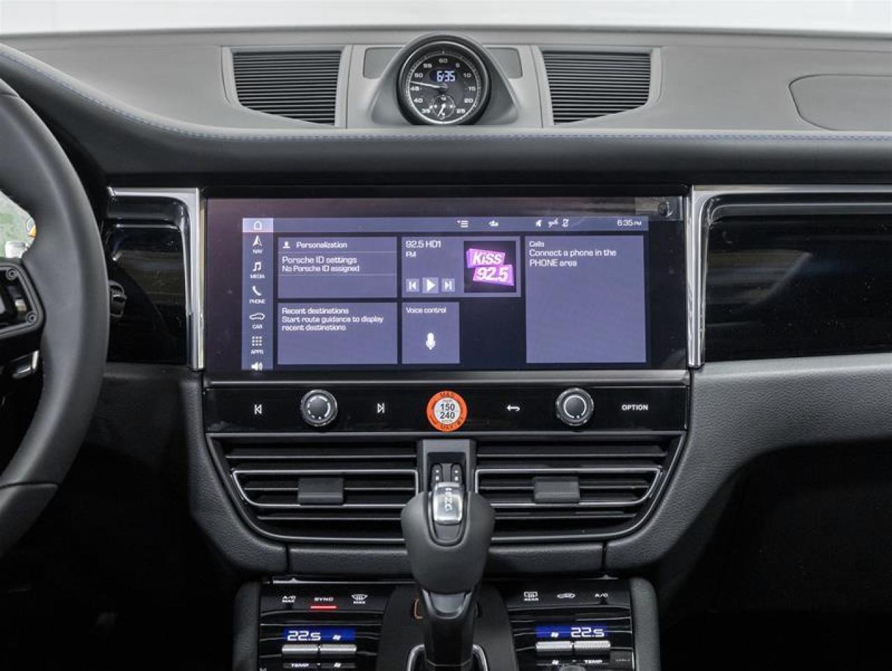 2026 Porsche Macan  Photo