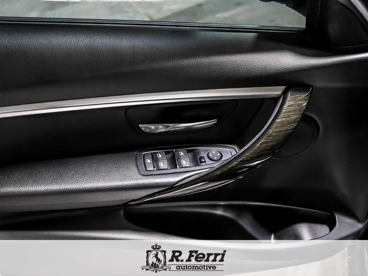 2018 BMW 330 i xDrive 4dr All-Wheel Drive Sedan Photo4