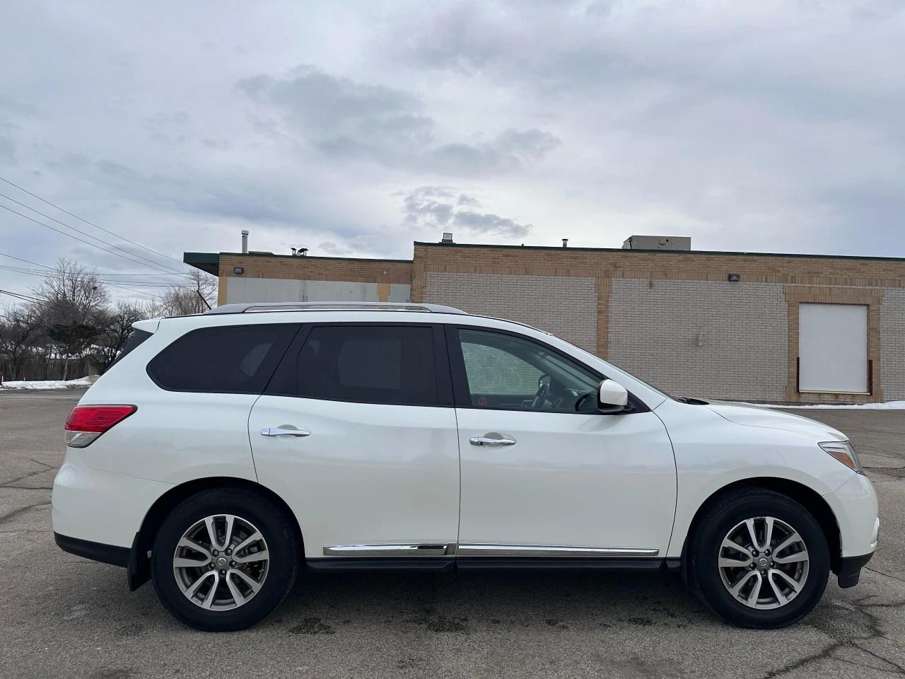 2016 Nissan Pathfinder 4WD 4DR SL Photo