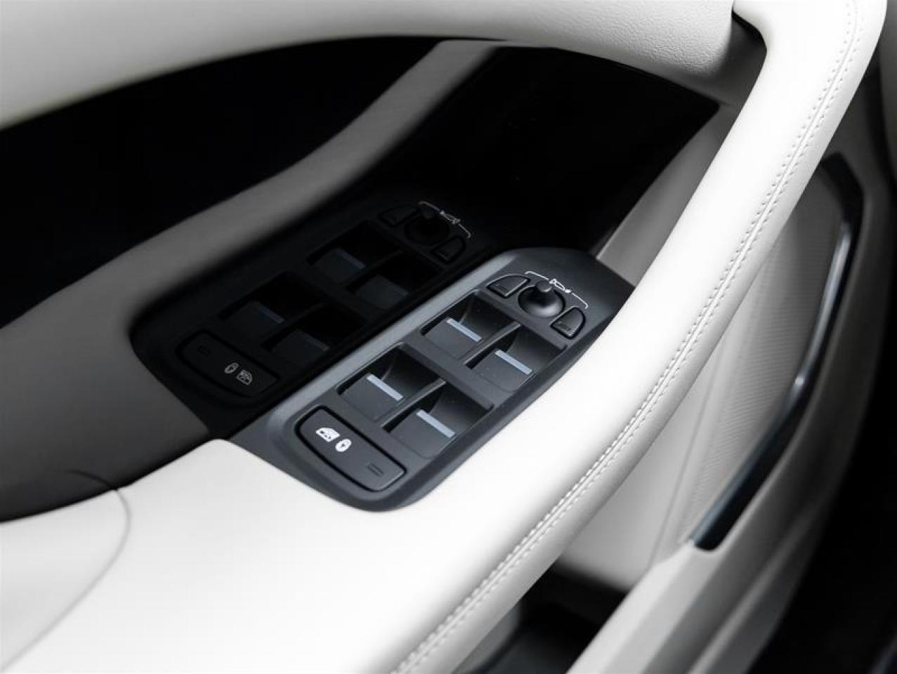 2023 Jaguar I-PACE  Photo