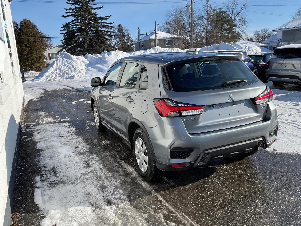 2024 Mitsubishi RVR ES 4dr AWC Photo3