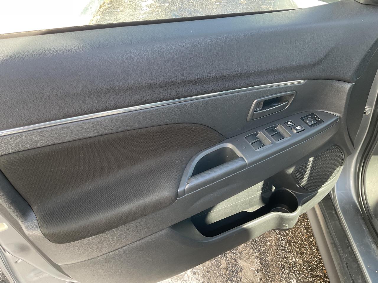 2024 Mitsubishi RVR ES 4dr AWC Photo