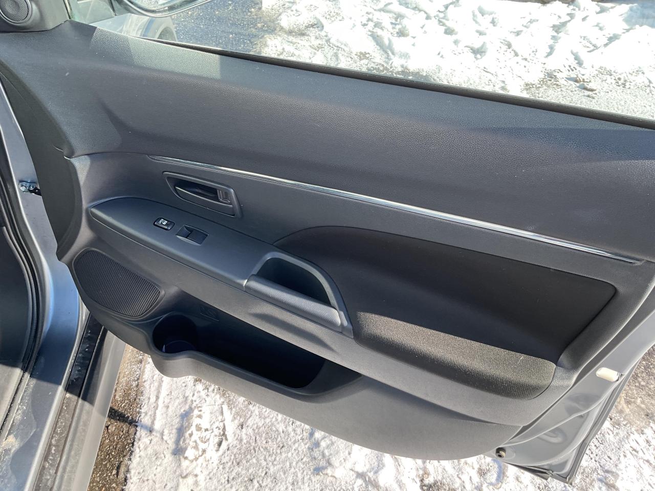 2024 Mitsubishi RVR ES 4dr AWC Photo