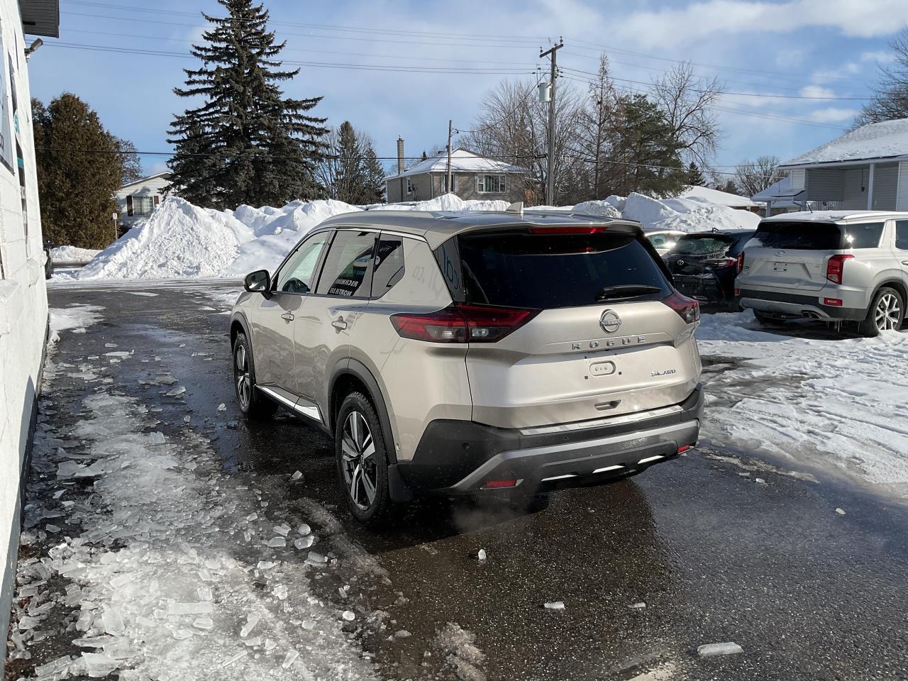 2023 Nissan Rogue SL 4dr All-Wheel Drive Sport Utility Photo4