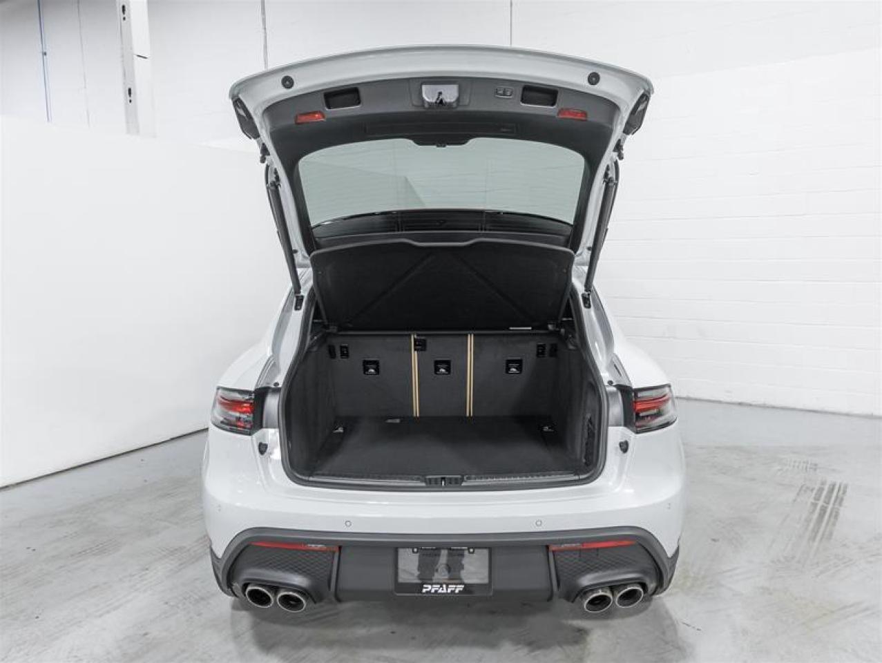 2026 Porsche Macan  Photo