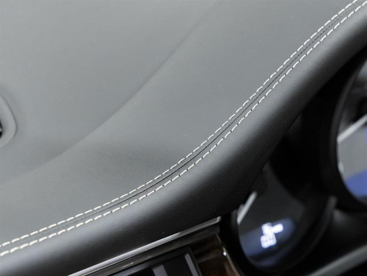 2026 Porsche Macan  Photo