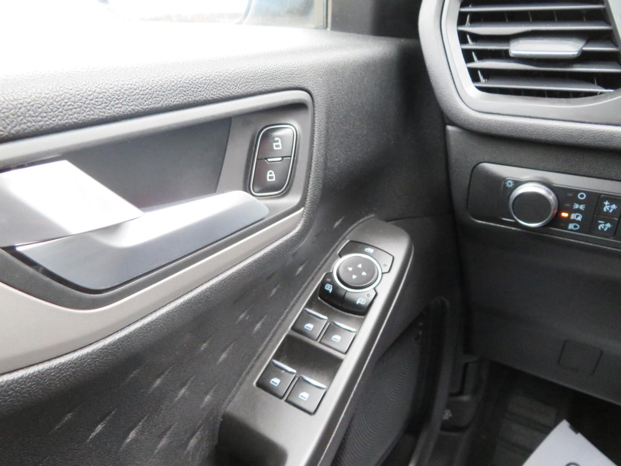 2020 Ford Escape SE FWD Photo