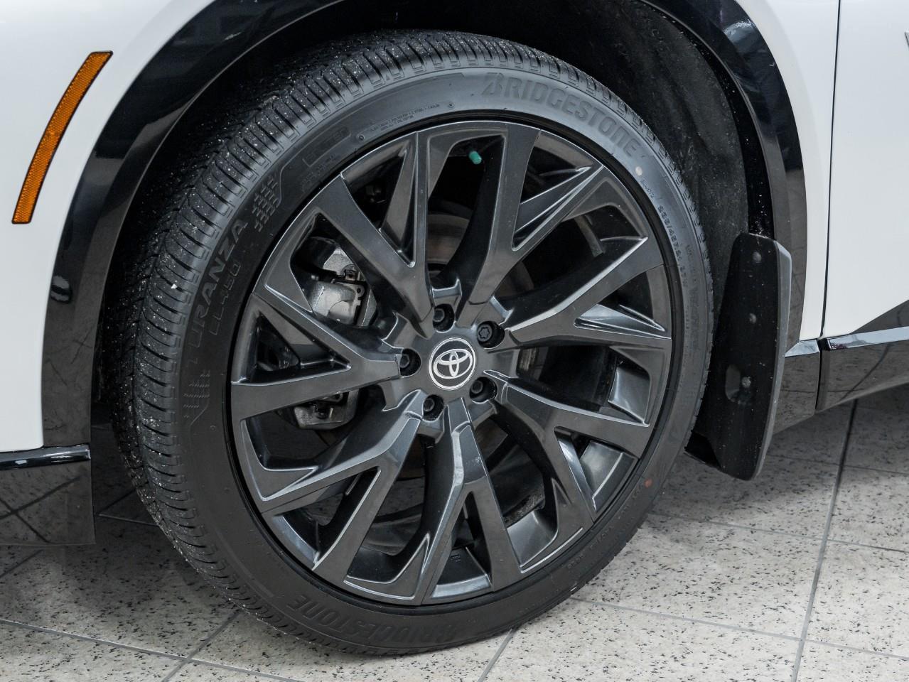 2025 Toyota Crown Signia Limited 4dr All-Wheel Drive Photo3