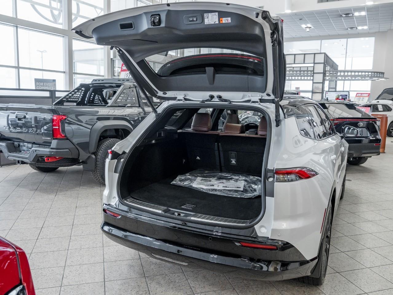 2025 Toyota Crown Signia Limited 4dr All-Wheel Drive Photo