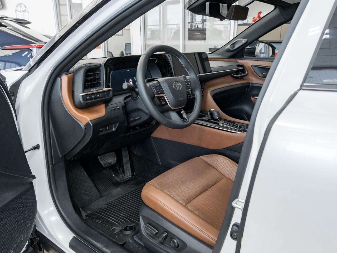 2025 Toyota Crown Signia Limited 4dr All-Wheel Drive Photo