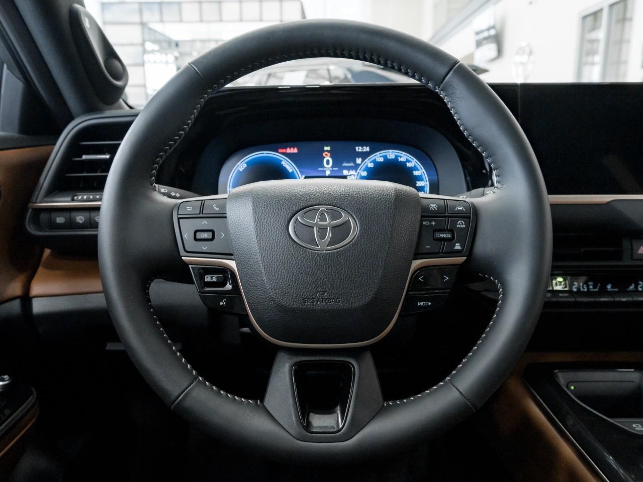 2025 Toyota Crown Signia Limited 4dr All-Wheel Drive Photo