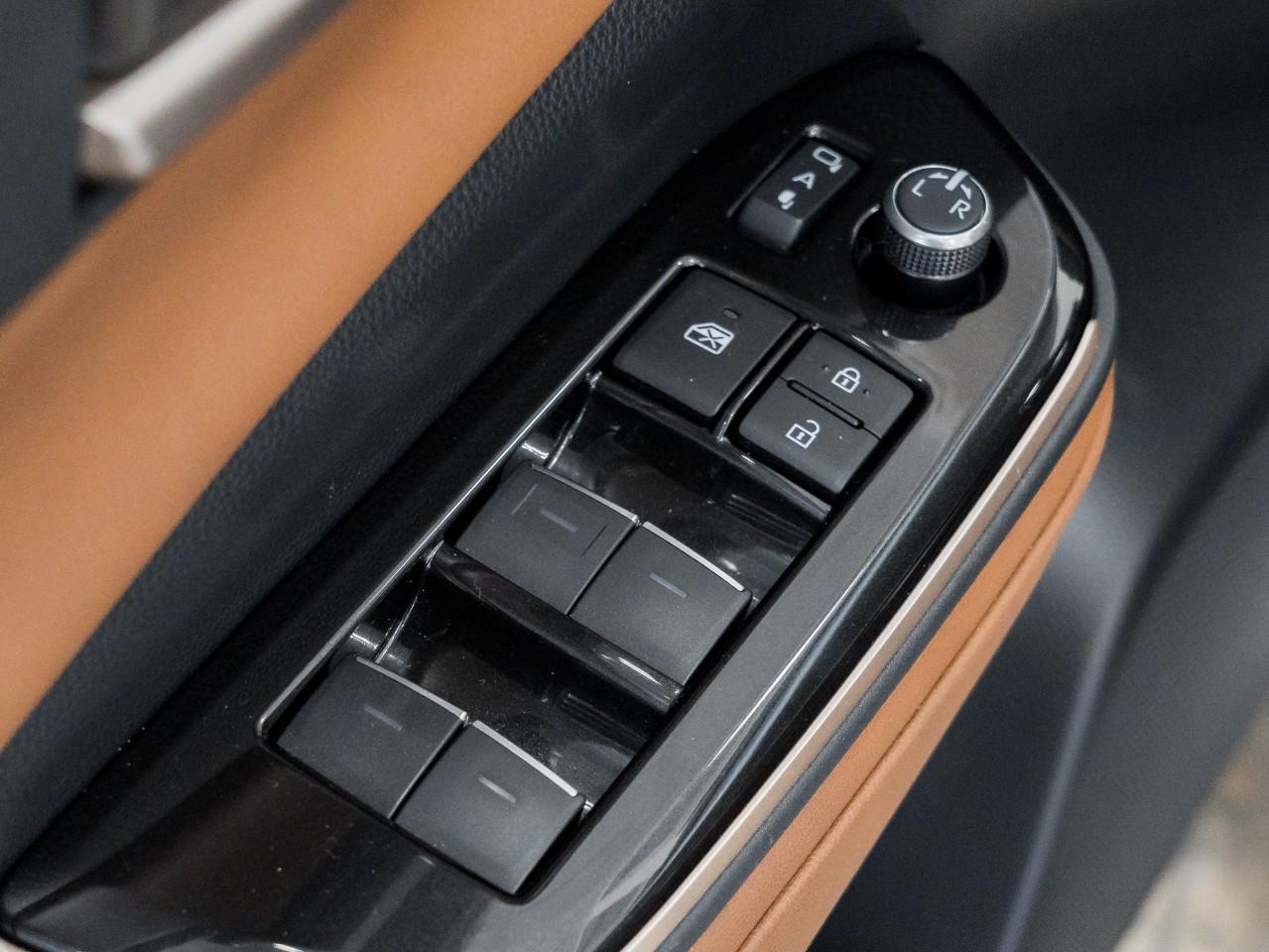 2025 Toyota Crown Signia Limited 4dr All-Wheel Drive Photo