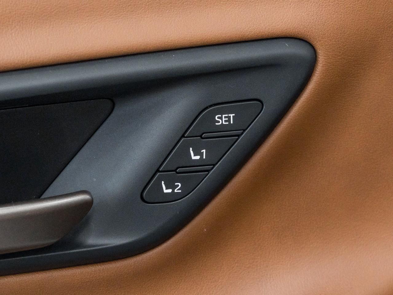 2025 Toyota Crown Signia Limited 4dr All-Wheel Drive Photo