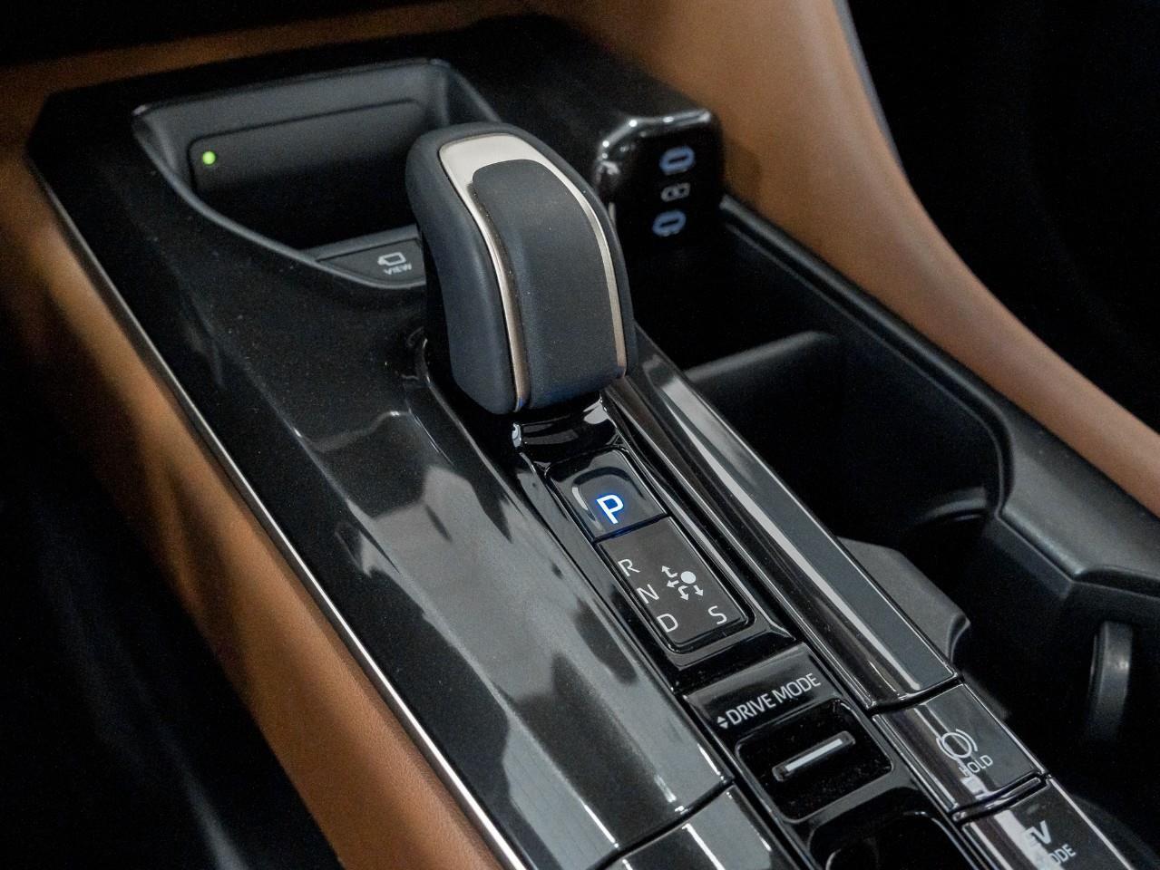 2025 Toyota Crown Signia Limited 4dr All-Wheel Drive Photo