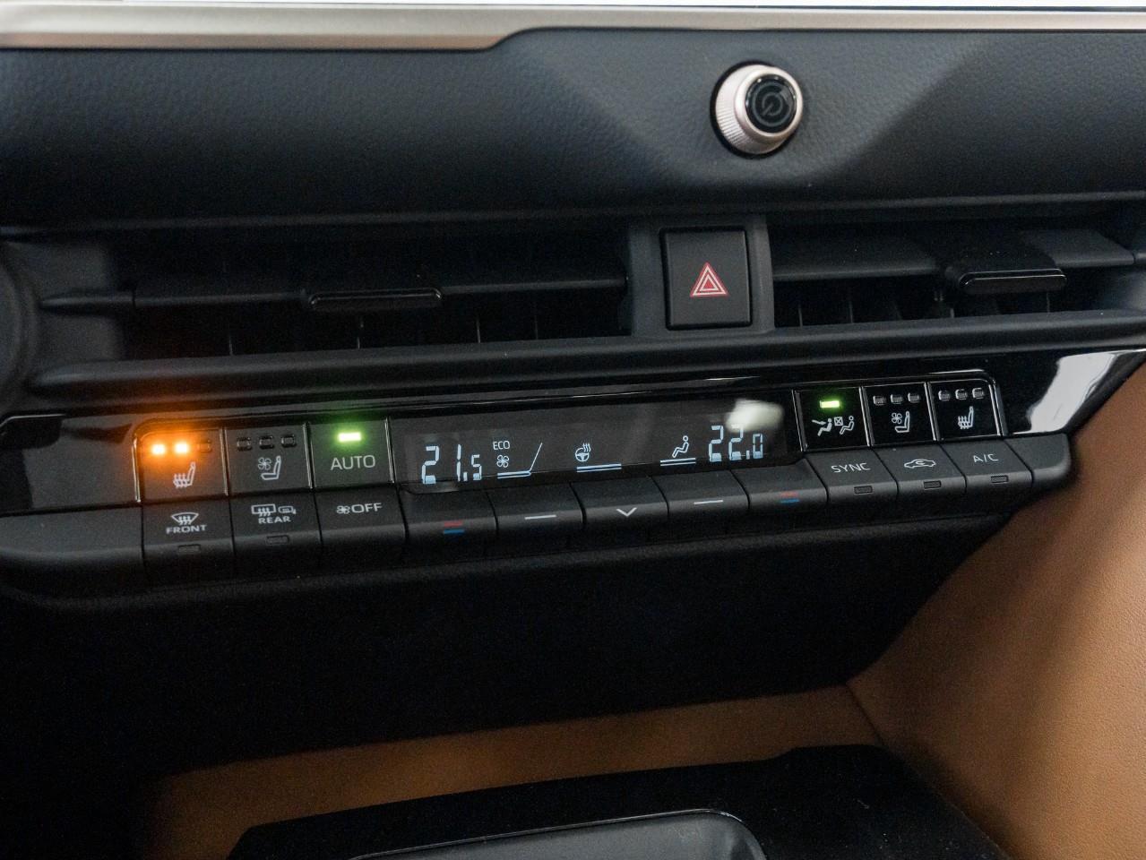 2025 Toyota Crown Signia Limited 4dr All-Wheel Drive Photo