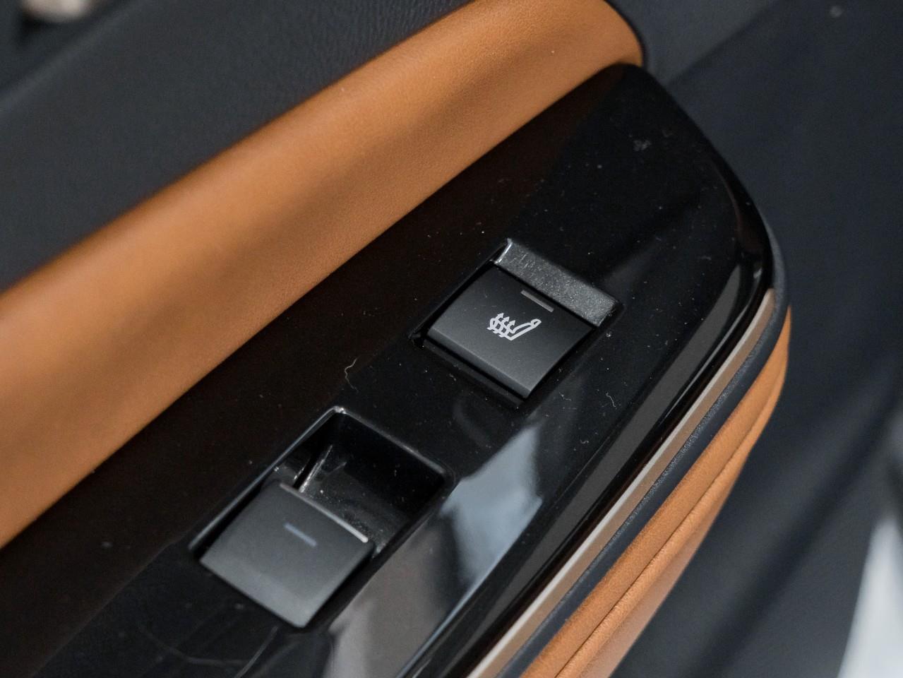 2025 Toyota Crown Signia Limited 4dr All-Wheel Drive Photo