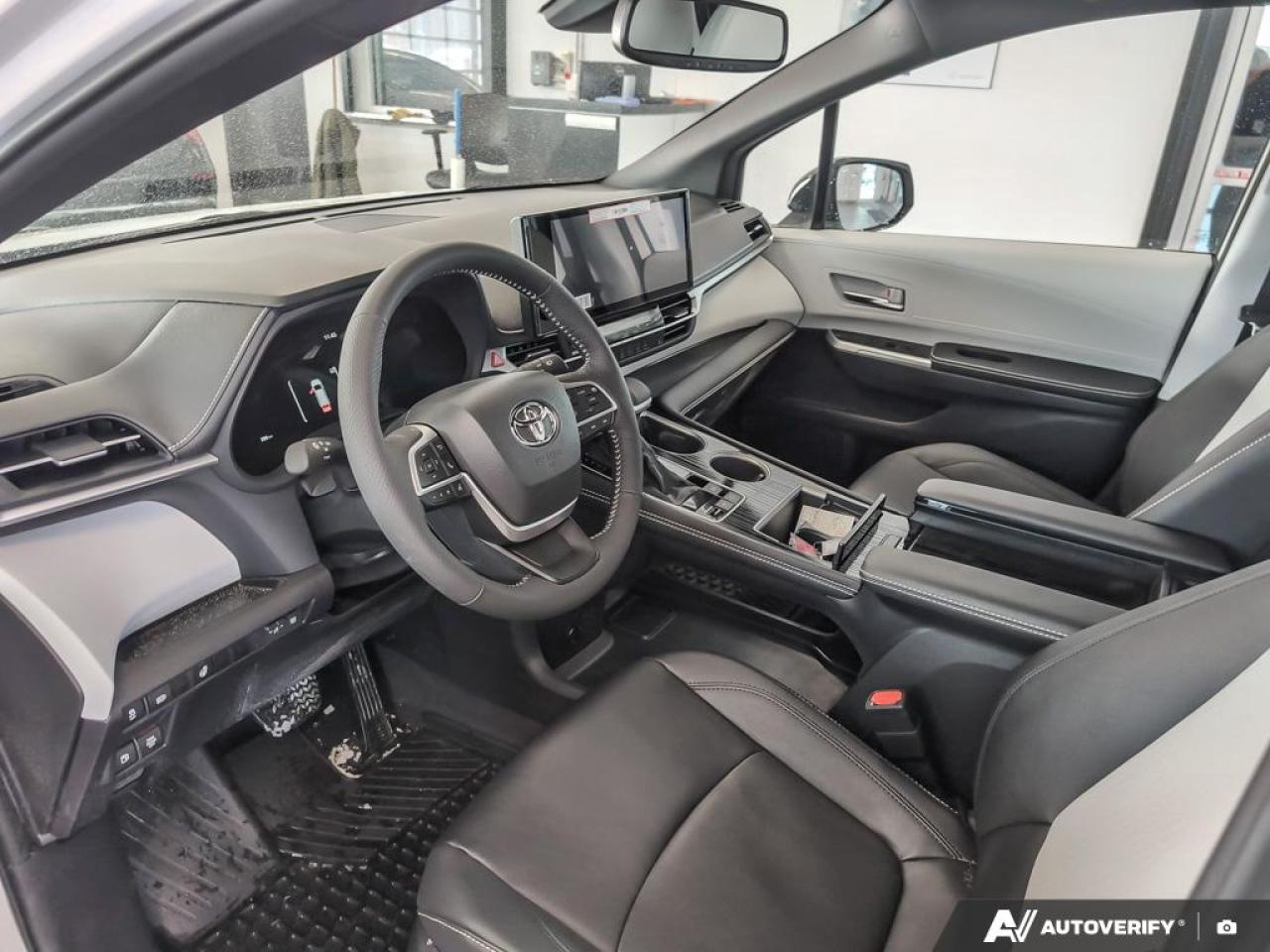 2025 Toyota Sienna LE 8-Passenger 4dr All-Wheel Drive Passenger Van Photo