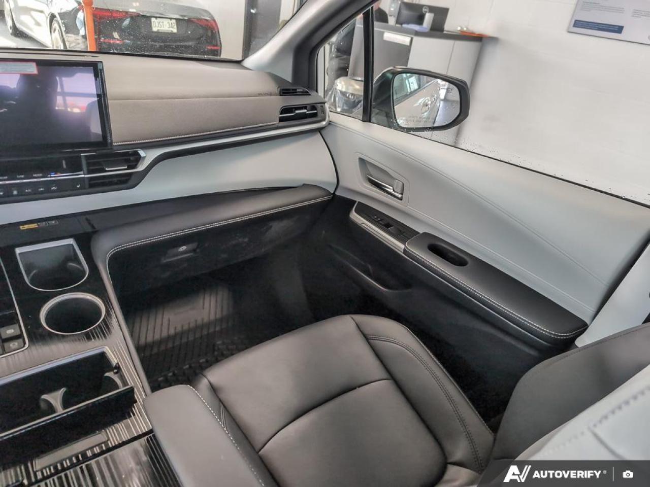 2025 Toyota Sienna LE 8-Passenger 4dr All-Wheel Drive Passenger Van Photo