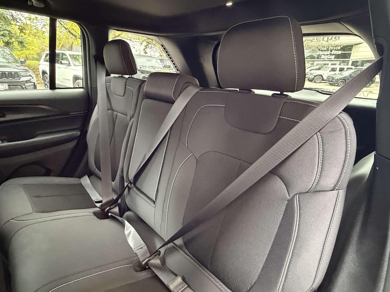2026 Jeep Grand Cherokee Base 4dr 4x4 Photo