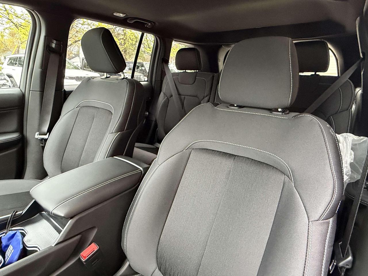 2026 Jeep Grand Cherokee Base 4dr 4x4 Photo