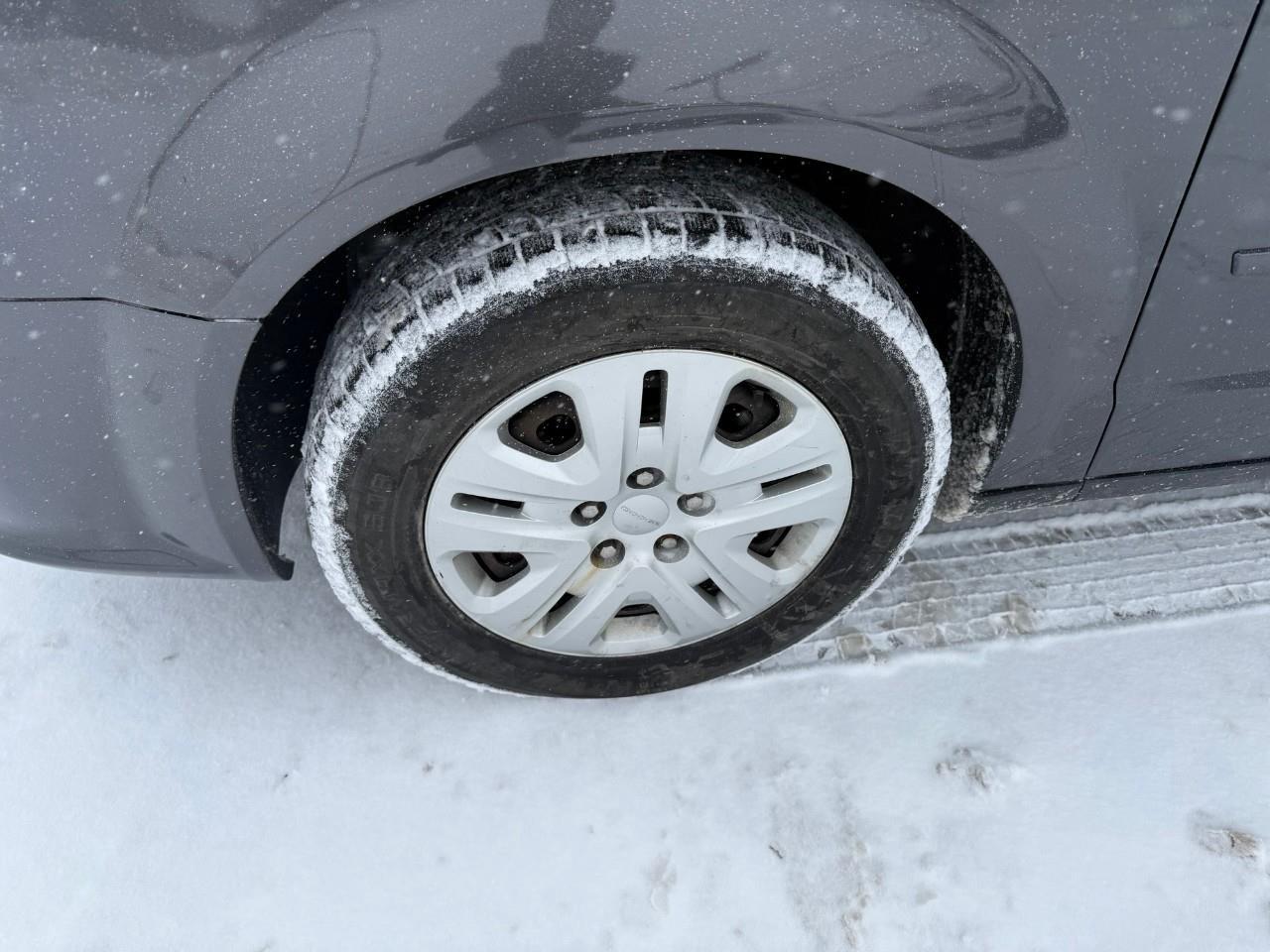 2016 Dodge Grand Caravan SE/SXT Passenger Van Photo3