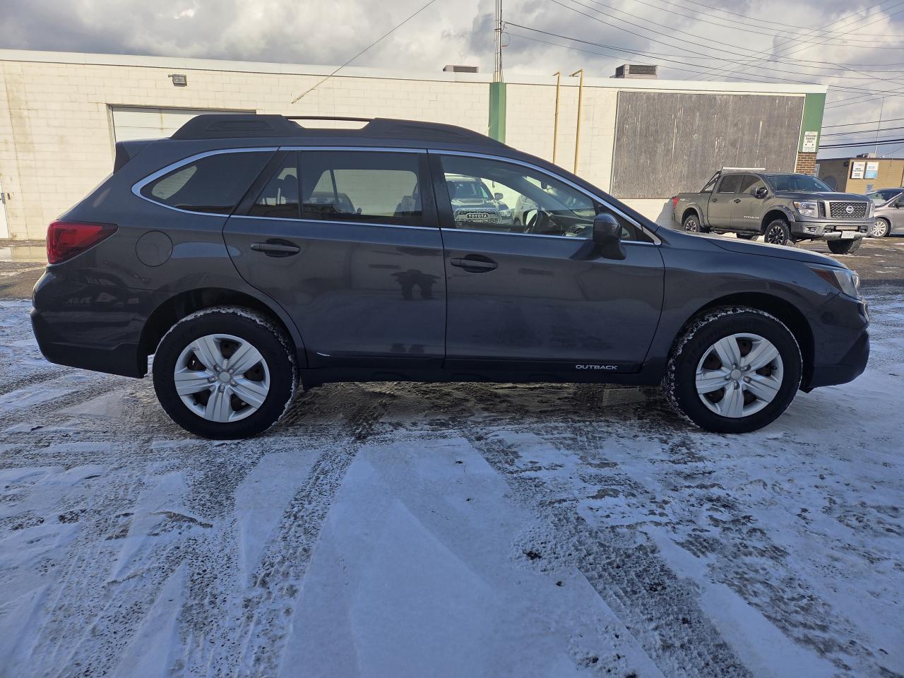2018 Subaru Outback 2.5i, No Accidents, Dealer Serviced, Drives Great! Photo2