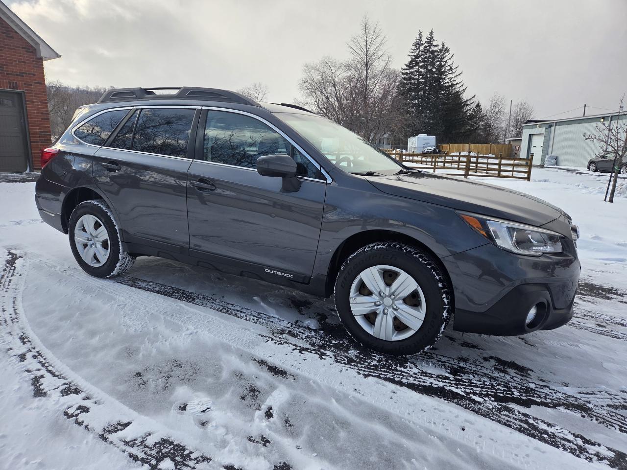 2018 Subaru Outback 2.5i, No Accidents, Dealer Serviced, Drives Great! Photo