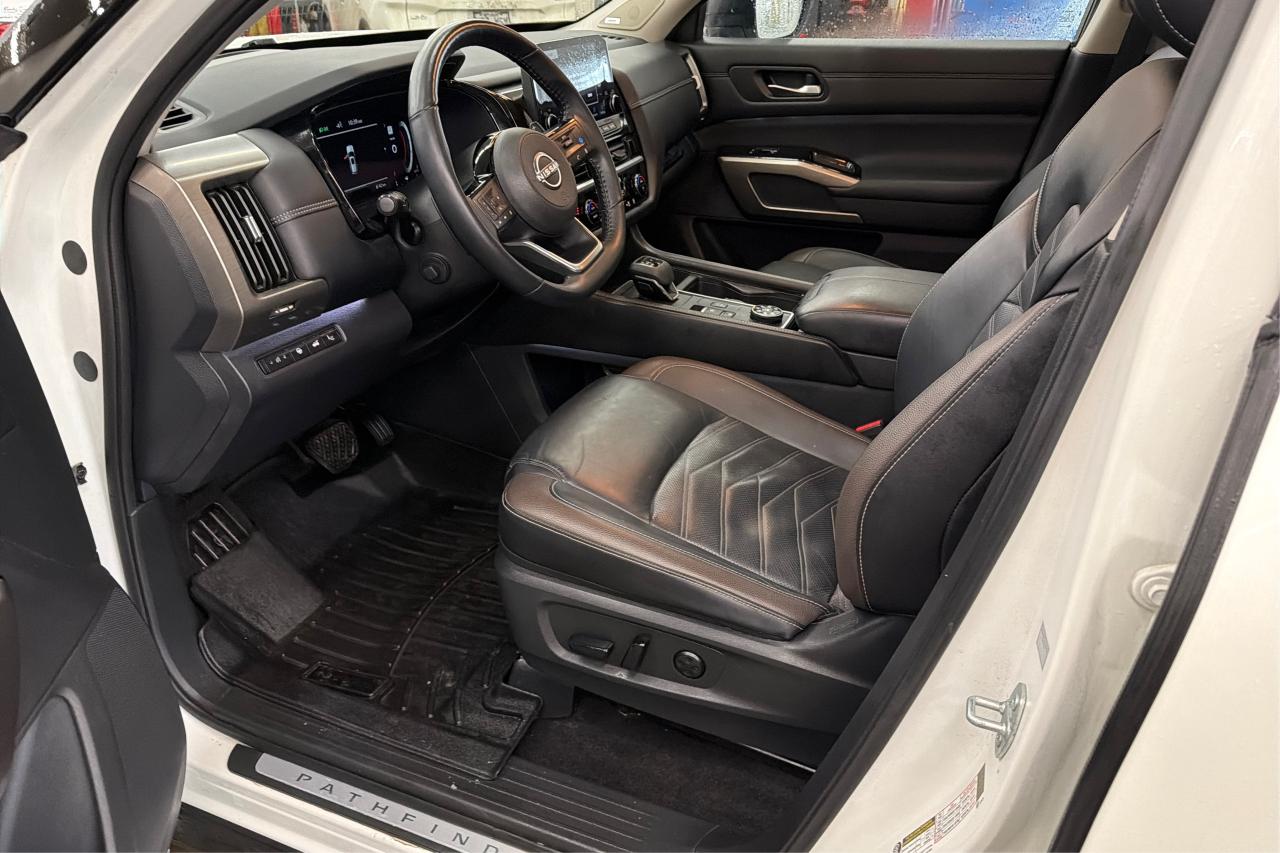 2024 Nissan Pathfinder Platinum Photo