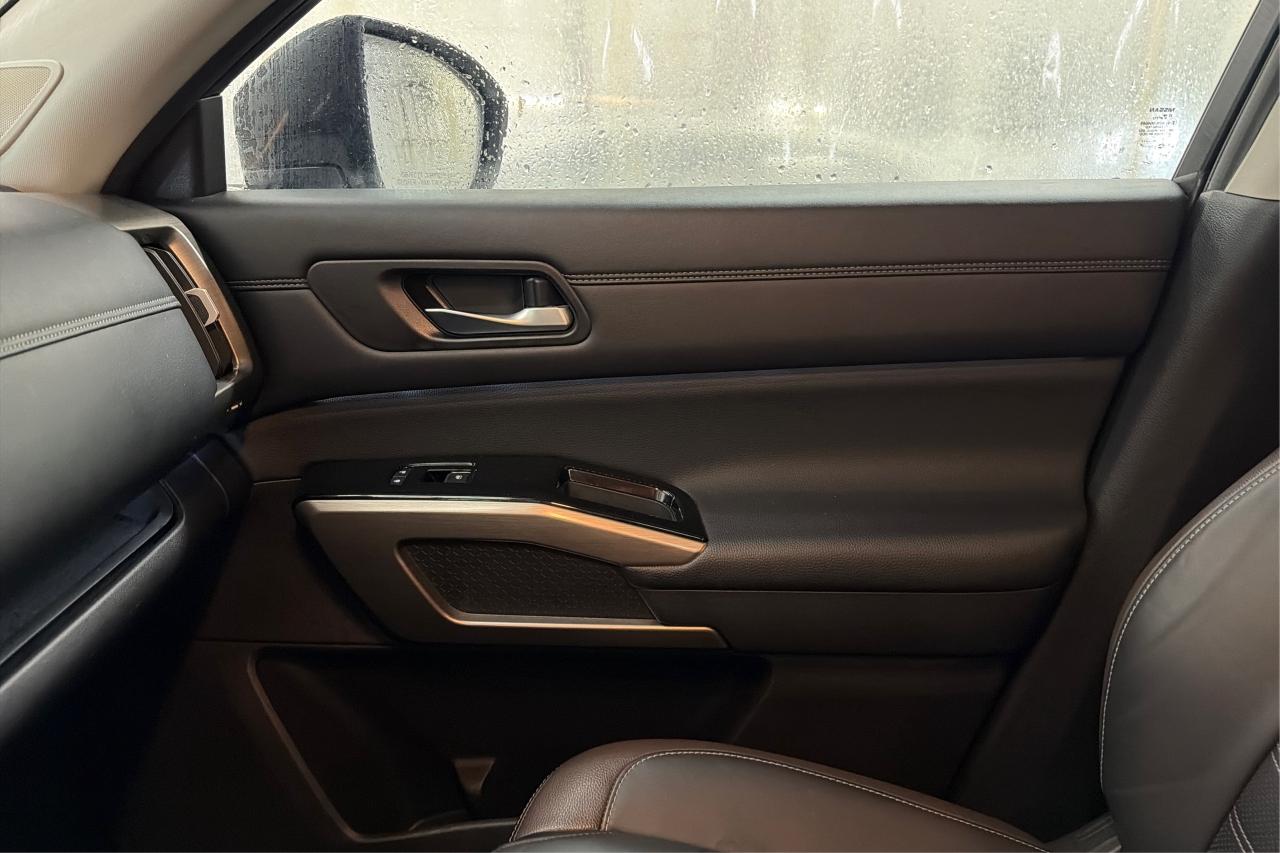 2024 Nissan Pathfinder Platinum Photo