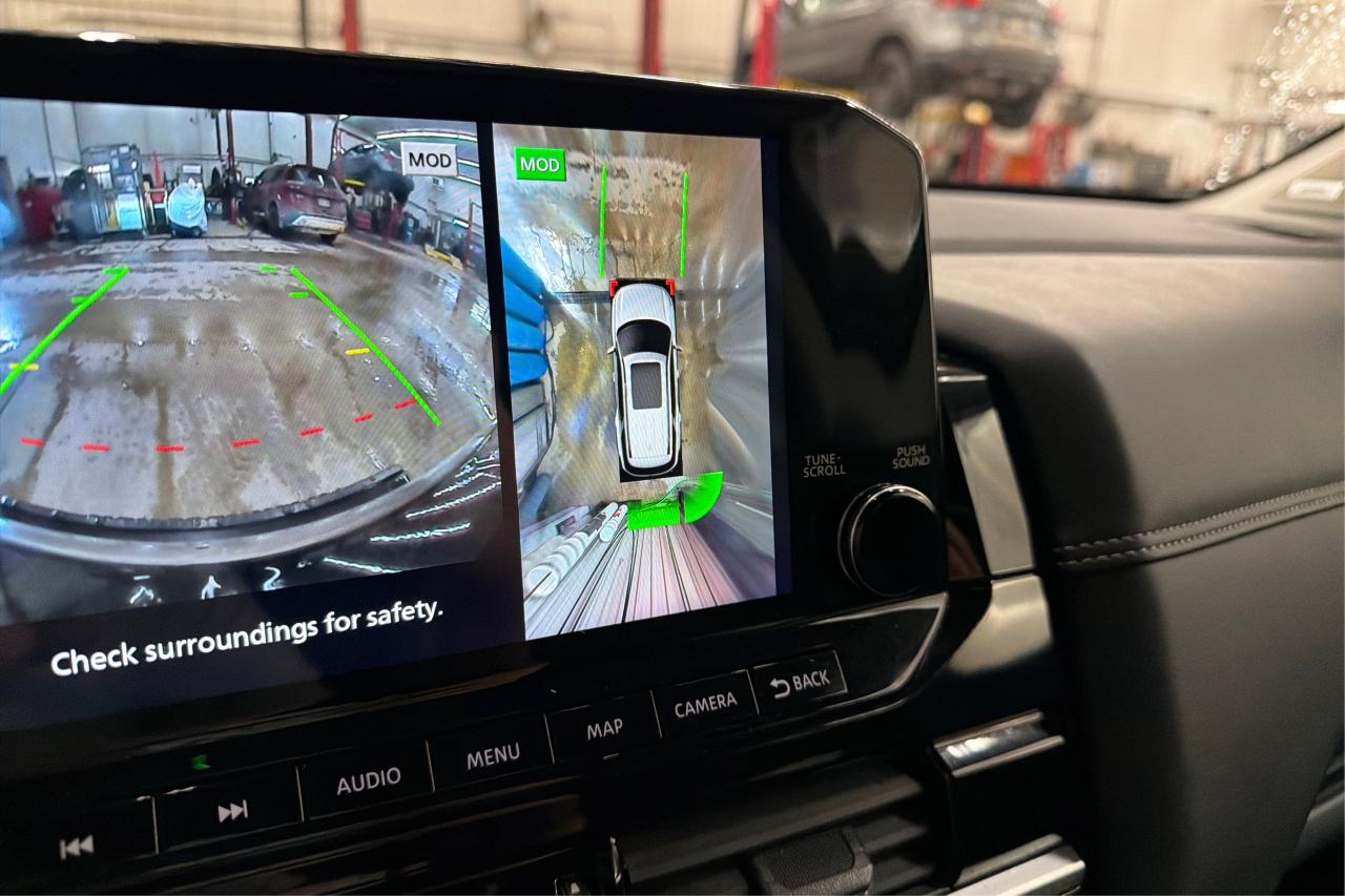 2024 Nissan Pathfinder Platinum Photo