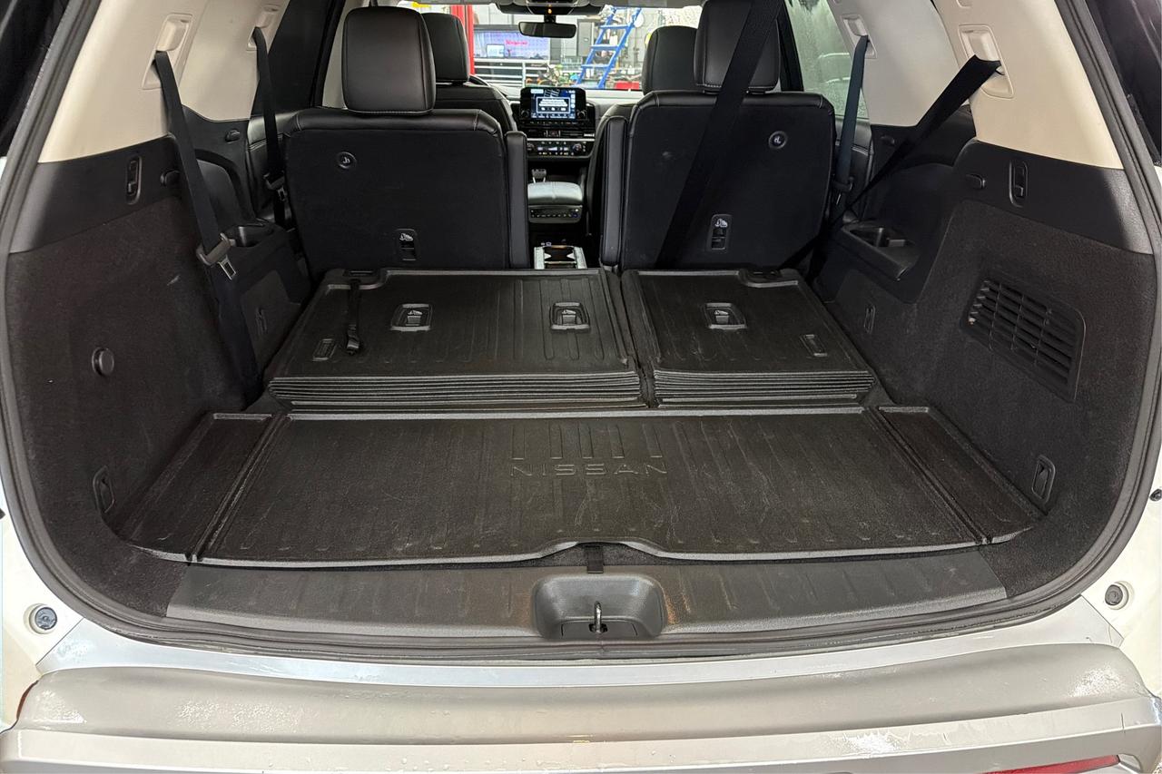 2024 Nissan Pathfinder Platinum Photo