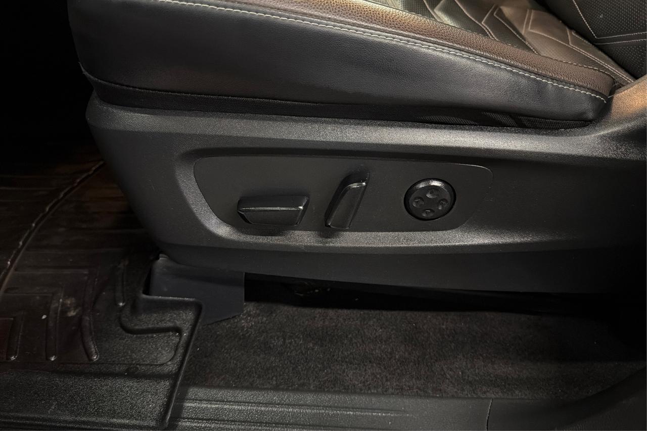 2024 Nissan Pathfinder Platinum Photo