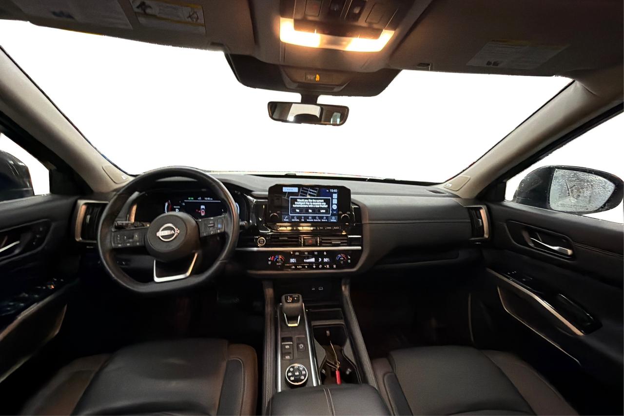 2024 Nissan Pathfinder Platinum Photo