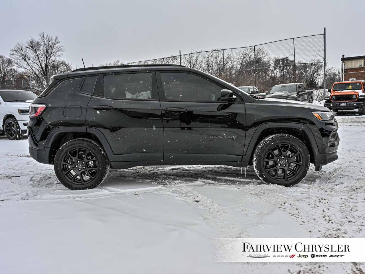 2025 Jeep Compass Altitude CARPLAY   HEATED SEATS   HEATED STEERING Photo