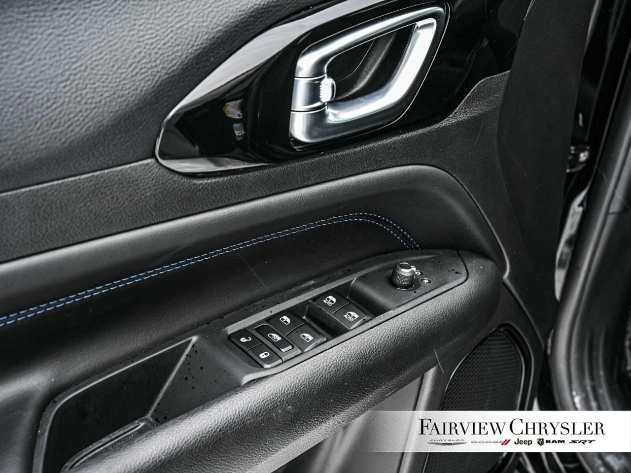 2025 Jeep Compass Altitude CARPLAY   HEATED SEATS   HEATED STEERING Photo