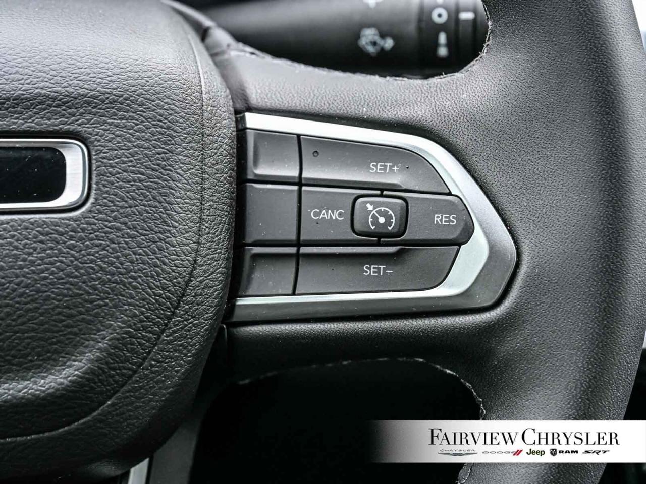 2025 Jeep Compass Altitude CARPLAY   HEATED SEATS   HEATED STEERING Photo